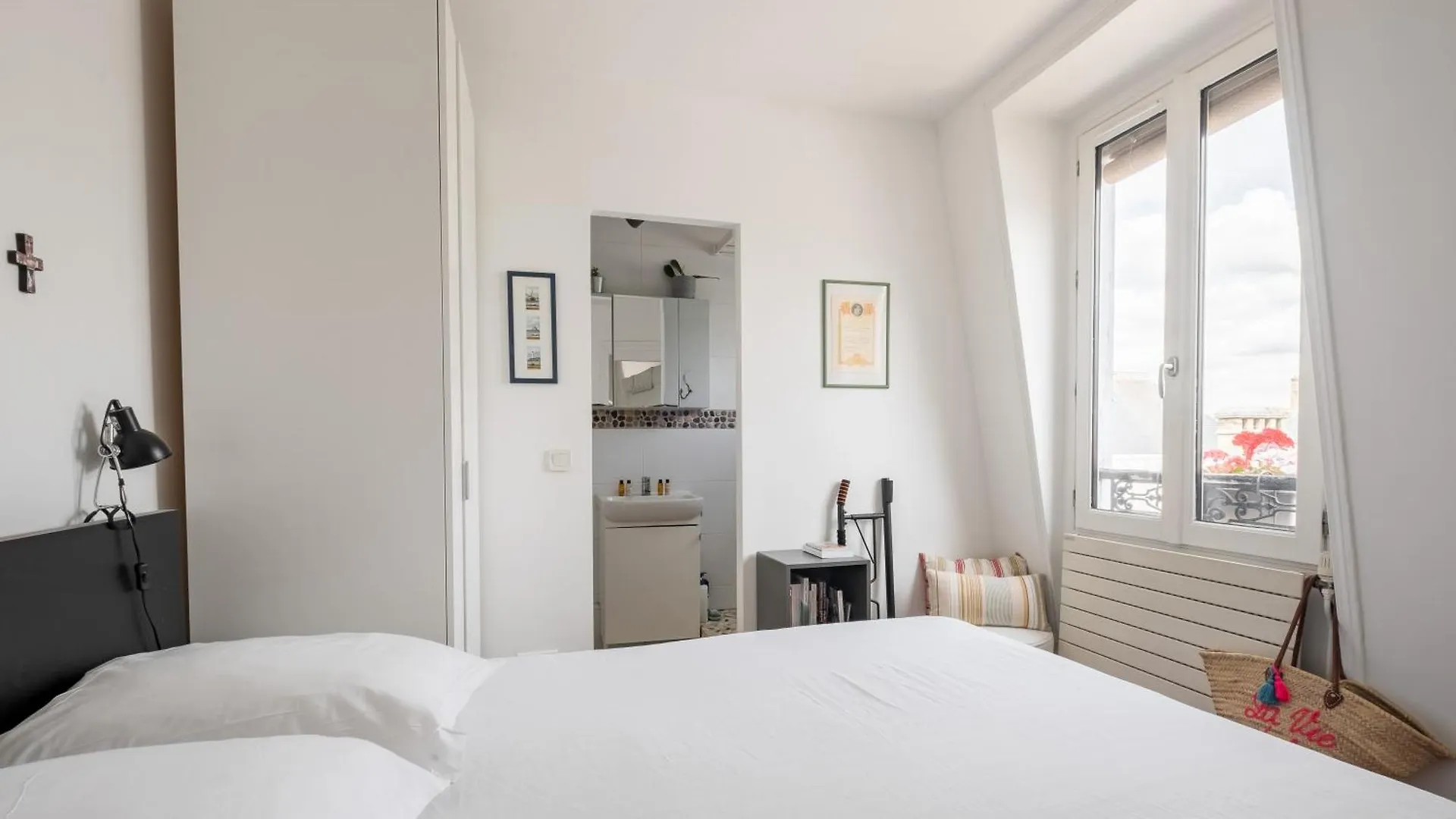 Veeve - Parisian Vistas Apartment Paris