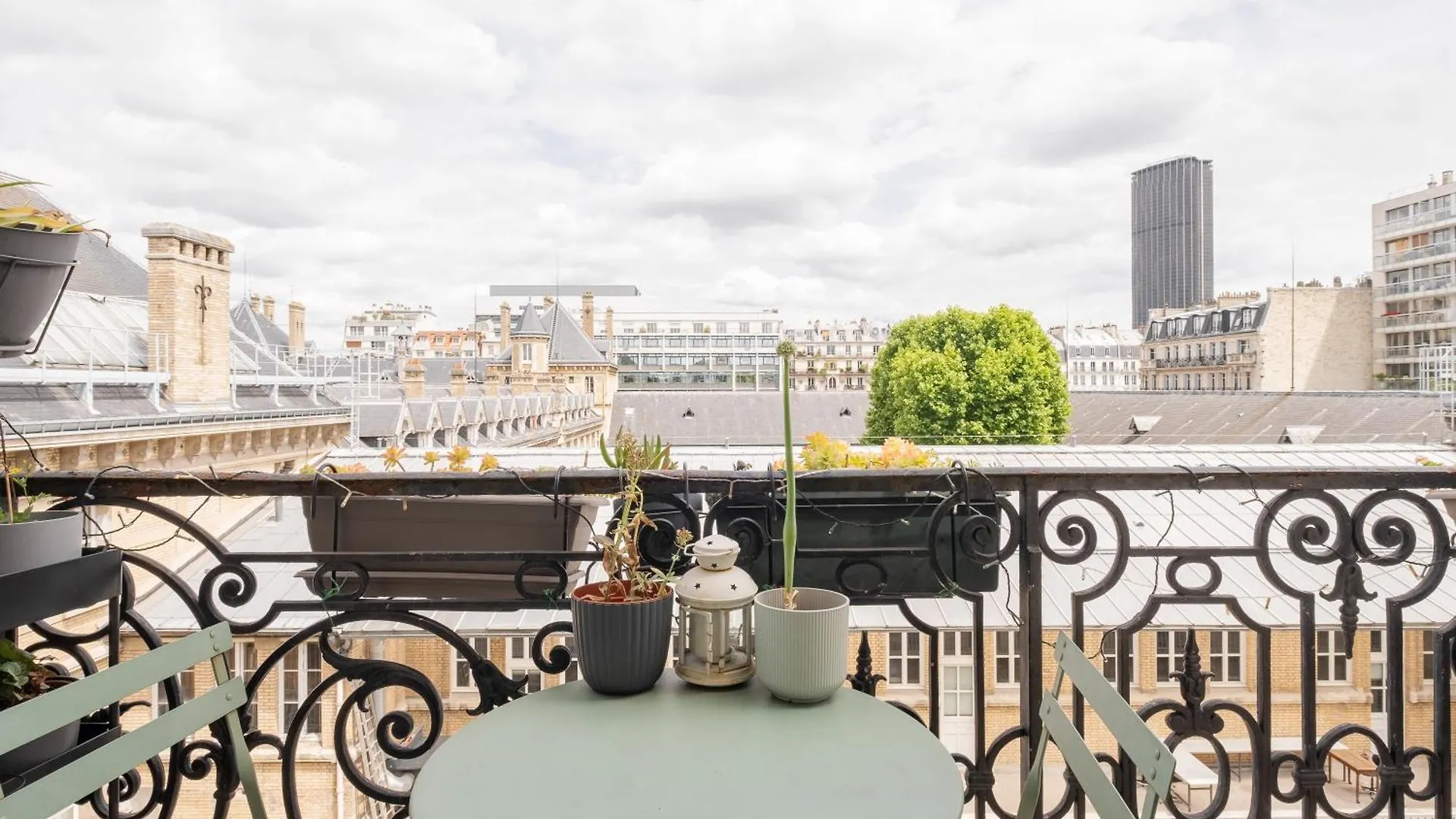 Veeve - Parisian Vistas Apartment France